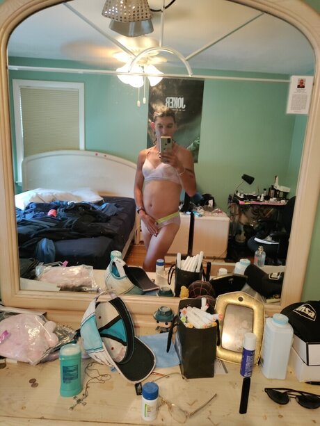Naken läckt OnlyFans-bild av Deyaisafreak