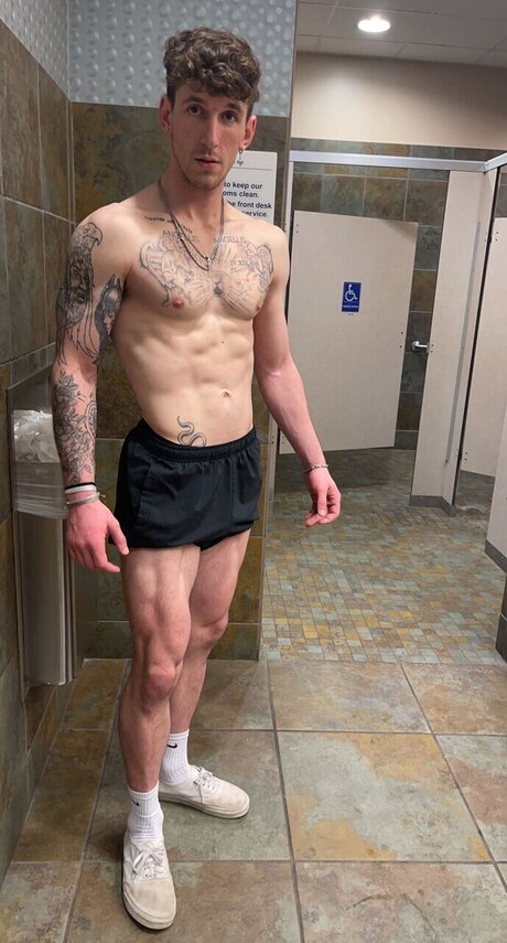 Naken läckt OnlyFans-bild av Tanner