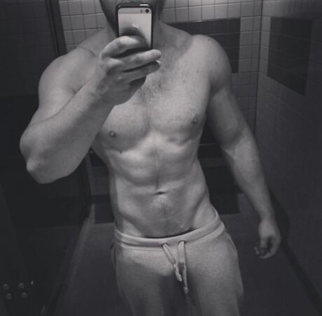 Naakte gelekte OnlyFans-foto van Joey