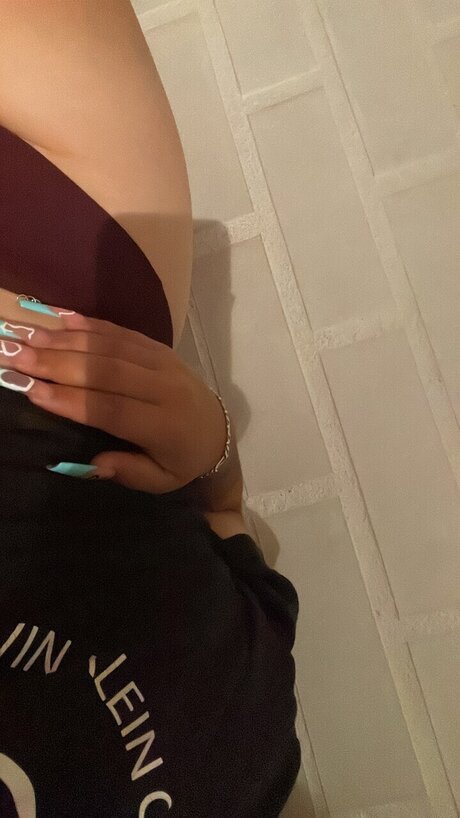 Alasti lekkinud OnlyFans-i pilt Lucia