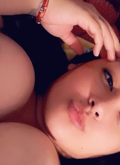 Alasti lekkinud OnlyFans-i pilt Kweenvee