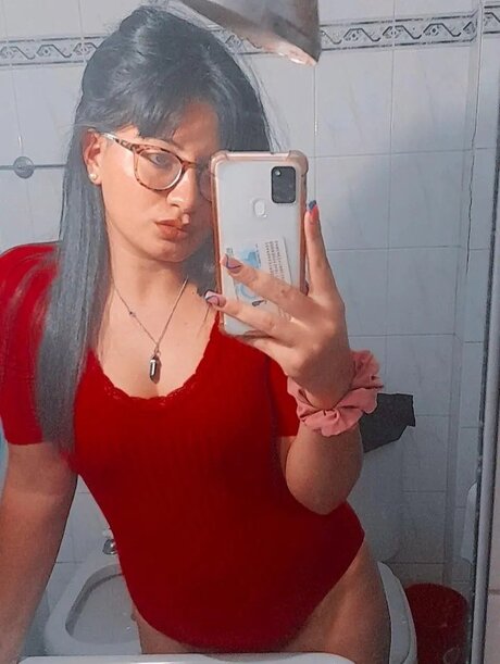 Alaston vuotanut OnlyFans-kuva Rossy