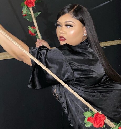 Naken lekkede OnlyFans-bilde av Sadethemogul