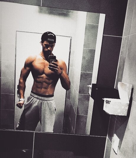 Naken läckt OnlyFans-bild av Juraj Mlynek