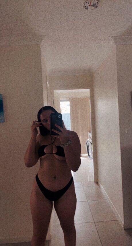 Naken lekkede OnlyFans-bilde av Danielle Noffke
