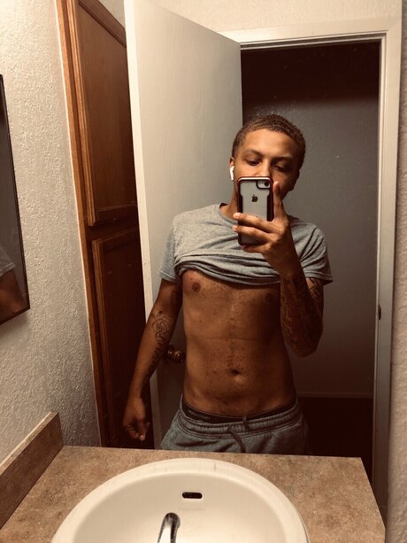 Foto di nudo di fuga di OnlyFans di Bandmanrobby