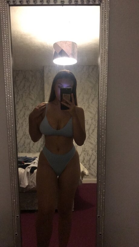 Naken läckt OnlyFans-bild av Rebecca