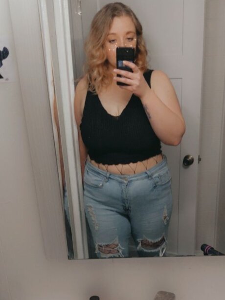 Nacktes geleaktes OnlyFans-Foto von Katie Michelle
