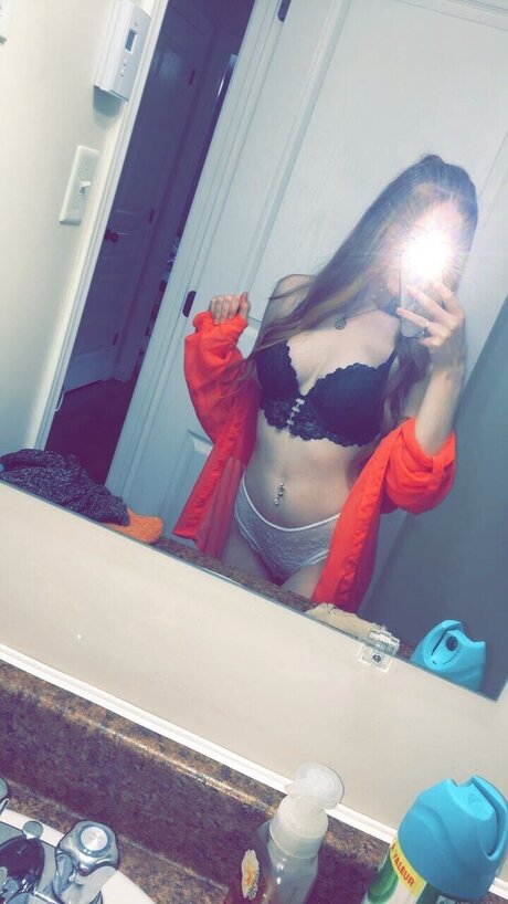 Nahá fotka uniklých OnlyFans od Hunnie Bunnie