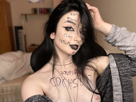 Alasti lekkinud OnlyFans-i pilt Raven