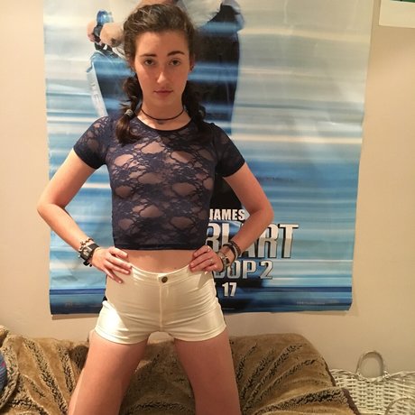Foto nua vazada do OnlyFans de Anne Frank
