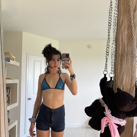 Обнаженная фотография утечки OnlyFans от Anne Frank