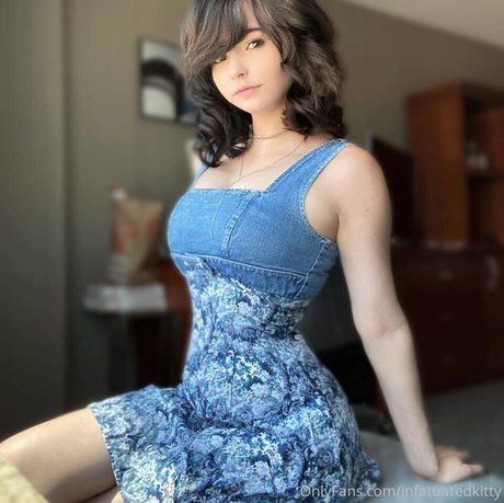 Nahá fotka uniklých OnlyFans od Kali Kitten