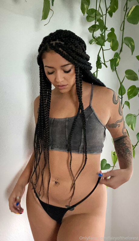 Naakte gelekte OnlyFans-foto van Luna Morgan