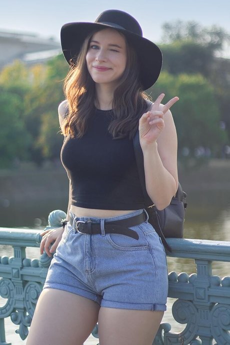 Naken lekkede OnlyFans-bilde av Enji Night