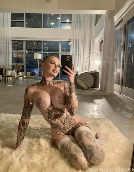 Naken lekkede OnlyFans-bilde av Embodoe