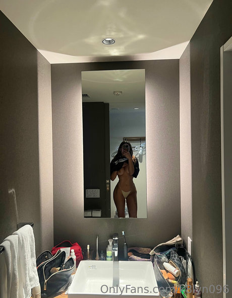 Naken lekkede OnlyFans-bilde av K8lyn096