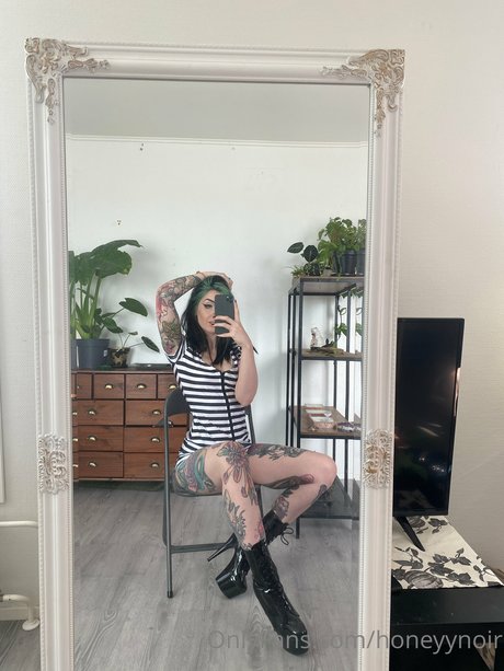 Honeyy Noir