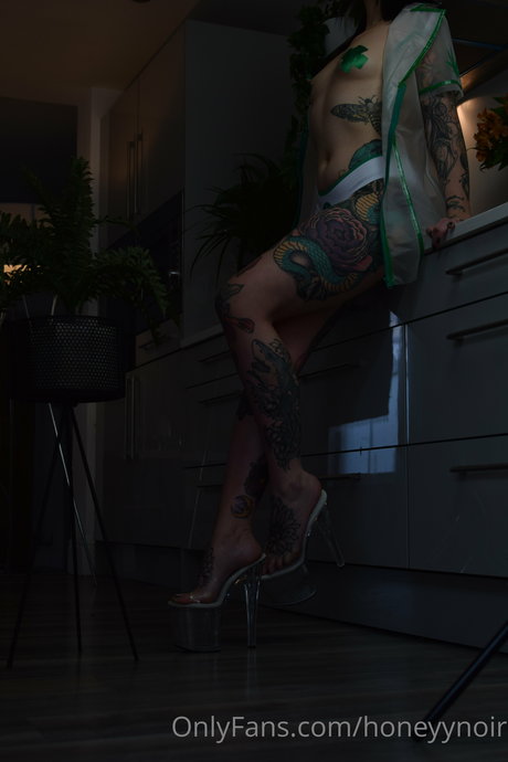 Honeyy Noir
