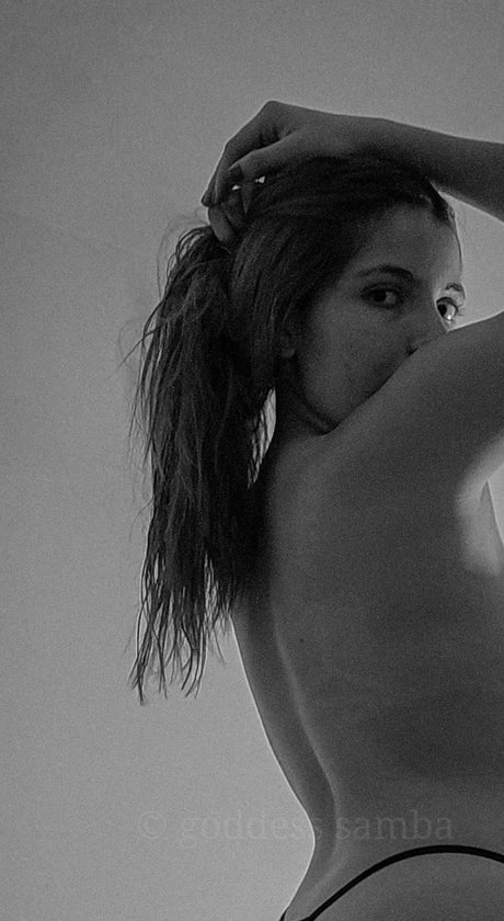 Alaston vuotanut OnlyFans-kuva Samba