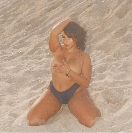 Naakte gelekte OnlyFans-foto van Cristina Celi