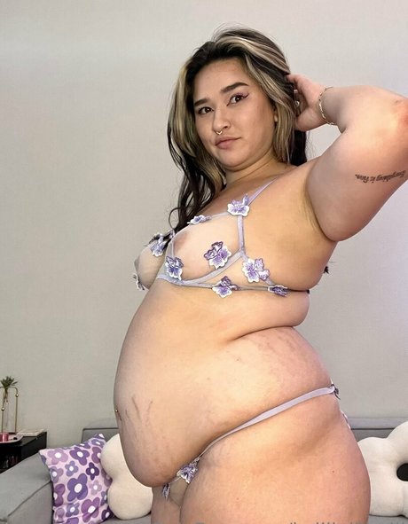 Nahá fotka uniklých OnlyFans od Kellijellibelli