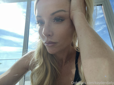 Nahá fotka uniklých OnlyFans od Kayden Kross