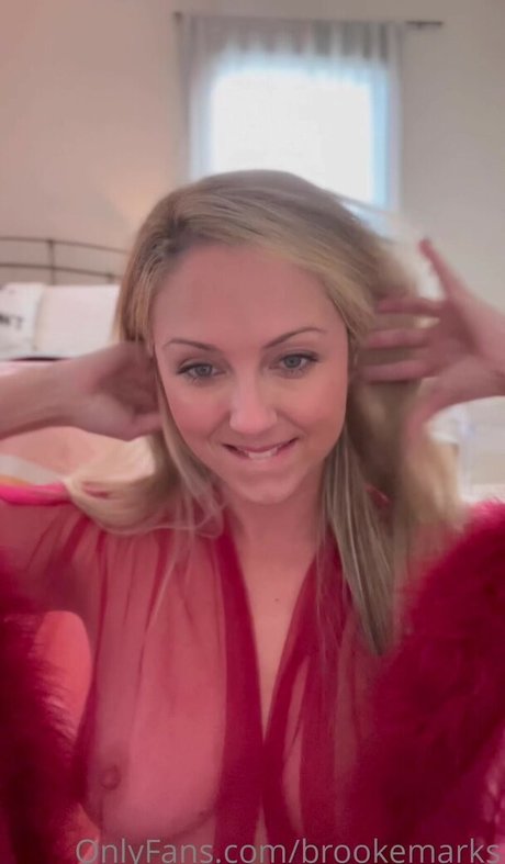 Nahá fotka uniklých OnlyFans od Brooke Marks
