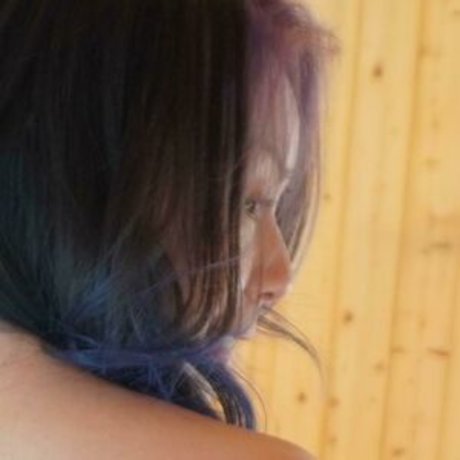 Naakte gelekte OnlyFans-foto van Katwaii
