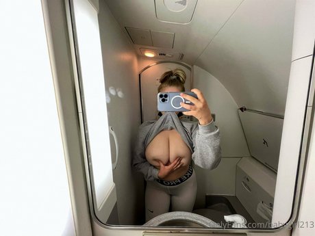 Foto nua vazada do OnlyFans de Emmy