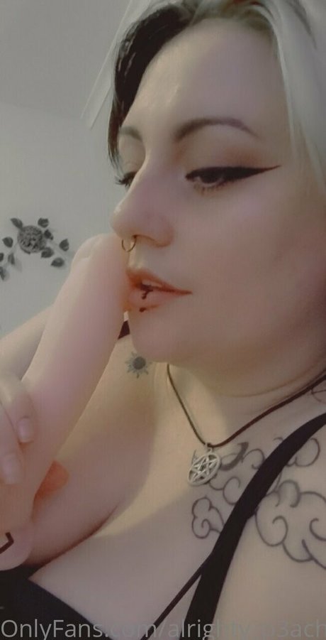 Nahá fotka uniklých OnlyFans od Alrightyp3ach