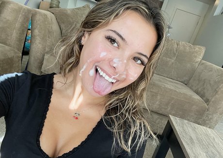 Naakte gelekte OnlyFans-foto van Madiiitay