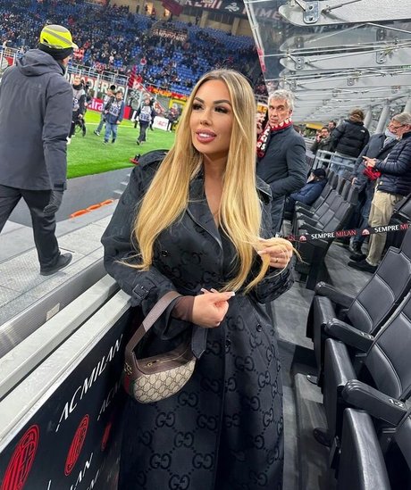 Nahá fotka uniklých OnlyFans od Lisa Amber