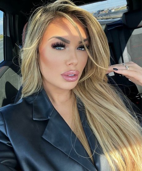 Nahá fotka uniklých OnlyFans od Lisa Amber