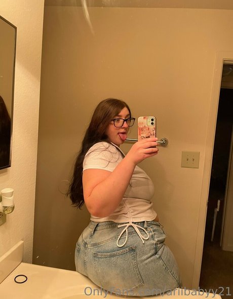 Nahá fotka uniklých OnlyFans od Ariibabyy21