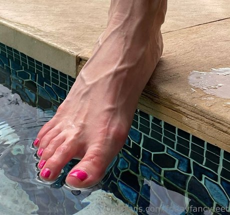 Naken läckt OnlyFans-bild av Fridayfancyfeet
