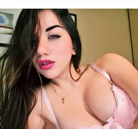 Nahá fotka uniklých OnlyFans od Frenchfever