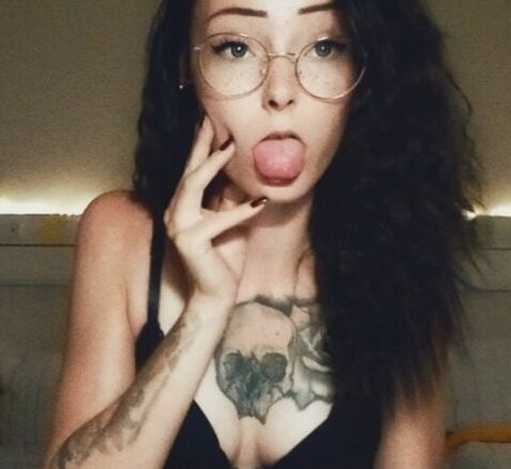 Nagie wyciekłe zdjęcie OnlyFans od Littlemissnaughty