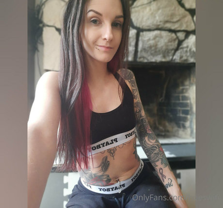 Naken läckt OnlyFans-bild av Hoeswife