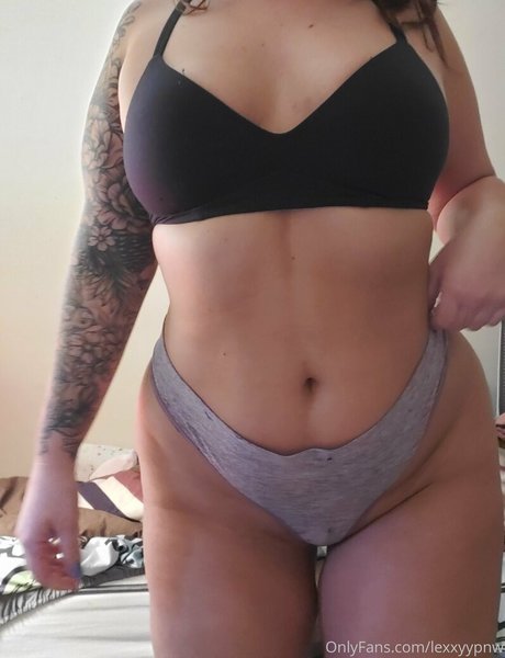 Naken lekkede OnlyFans-bilde av Lexxyypnw