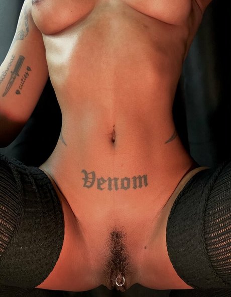Naken lekkede OnlyFans-bilde av Yungsadistic