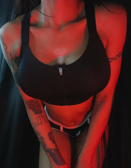 Foto desnuda filtrada de OnlyFans de Yungsadistic