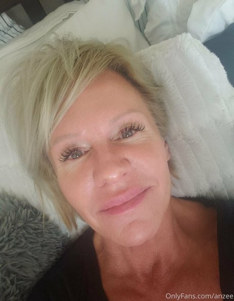 Nahá fotka uniklých OnlyFans od Anzee