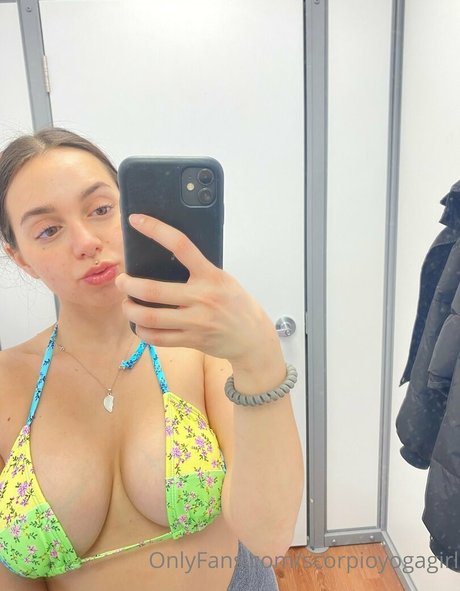 Alasti lekkinud OnlyFans-i pilt Scorpioyogagirl