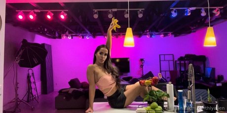 Nahá fotka uniklých OnlyFans od Earthlyalien