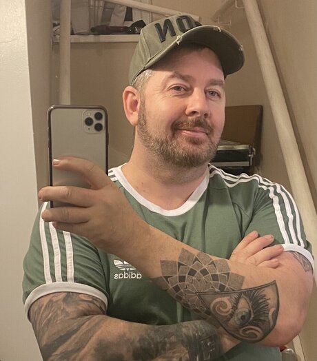 Naakte gelekte OnlyFans-foto van Mac Savage