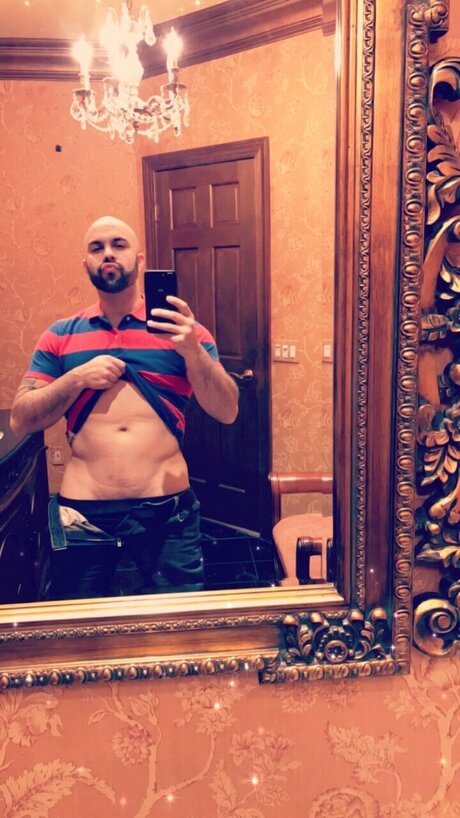 Nahá fotka uniklých OnlyFans od Skullyusmc
