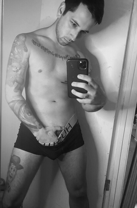 Alasti lekkinud OnlyFans-i pilt Aarontorrence