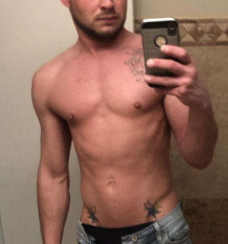 Alaston vuotanut OnlyFans-kuva Hunterg