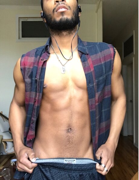 Nacktes geleaktes OnlyFans-Foto von Dontezie